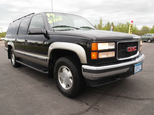 GMC Suburban 1999 photo 20