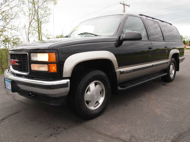 GMC Suburban 1999 photo 22