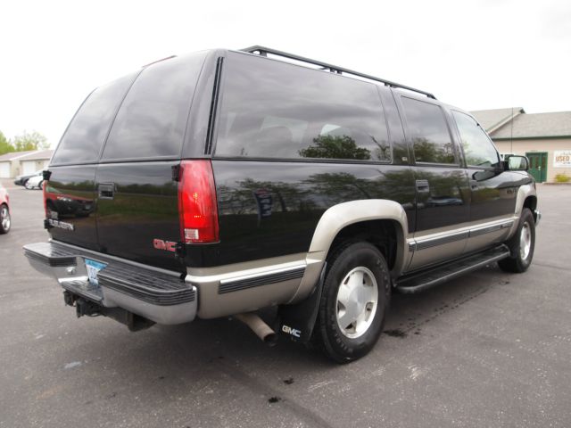 GMC Suburban 1999 photo 24