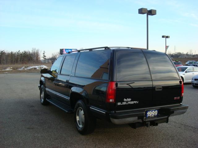 GMC Suburban 1999 photo 2