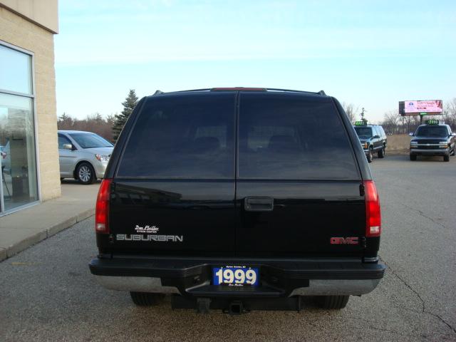 GMC Suburban 1999 photo 3