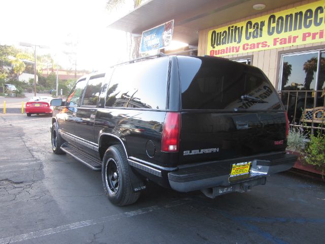 GMC Suburban 1999 photo 3