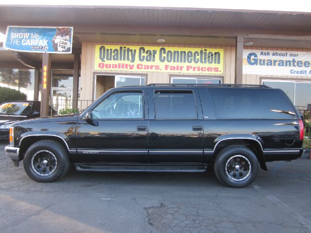 GMC Suburban 1999 photo 4