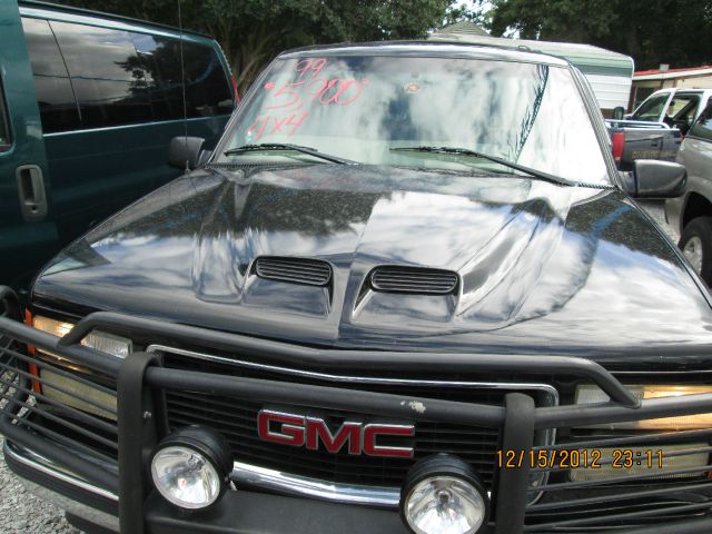 GMC Suburban 1999 photo 3