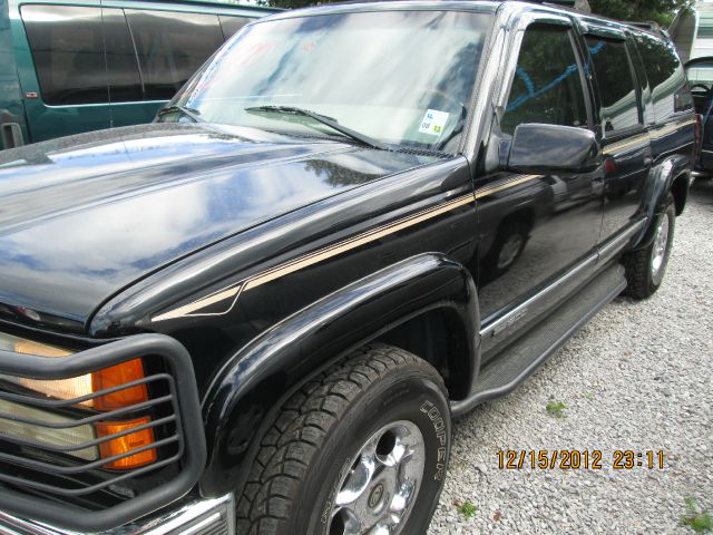 GMC Suburban 1999 photo 4