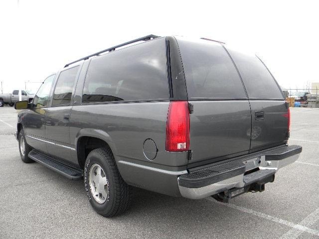 GMC Suburban 1999 photo 4