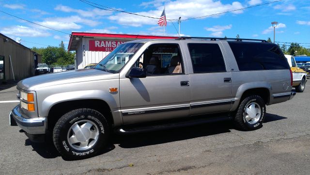 GMC Suburban 1999 photo 4