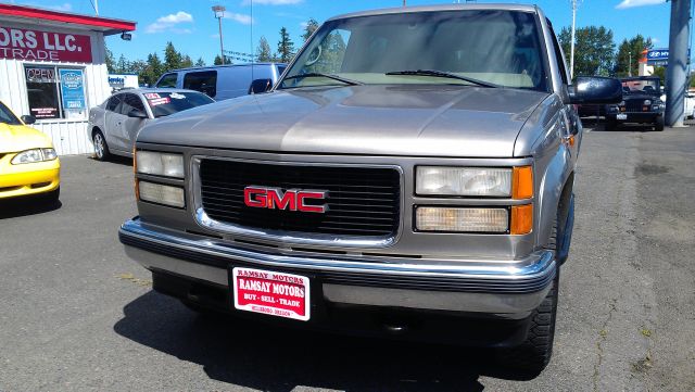 GMC Suburban 1999 photo 6