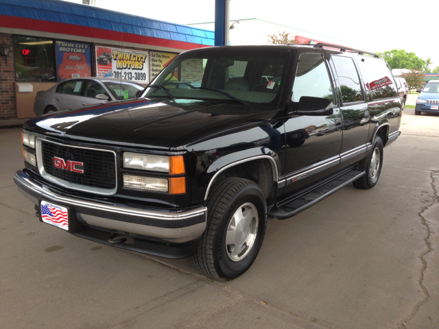 GMC Suburban 1999 photo 3