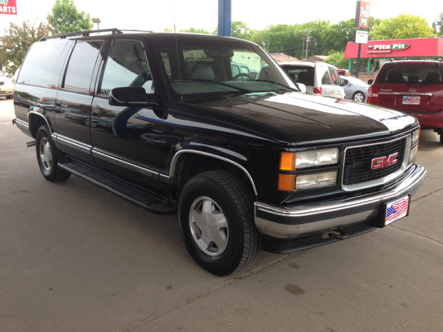 GMC Suburban 1999 photo 4