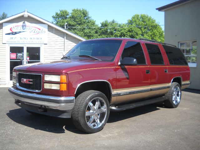 GMC Suburban 1999 photo 1