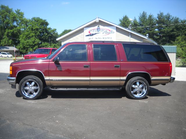 GMC Suburban 1999 photo 2