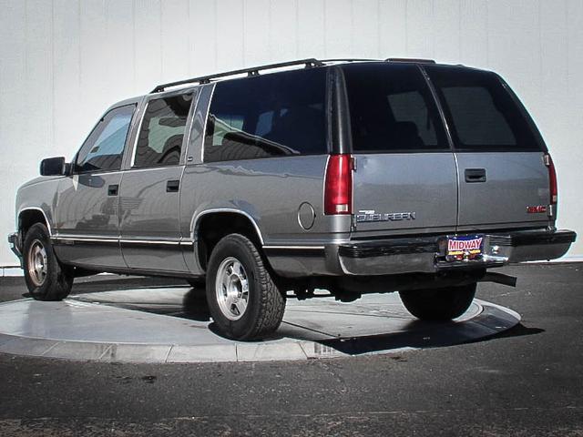 GMC Suburban 1999 photo 2