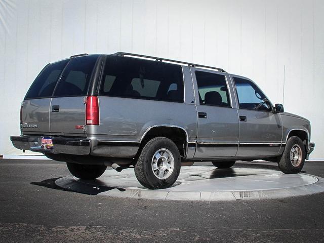 GMC Suburban 1999 photo 4