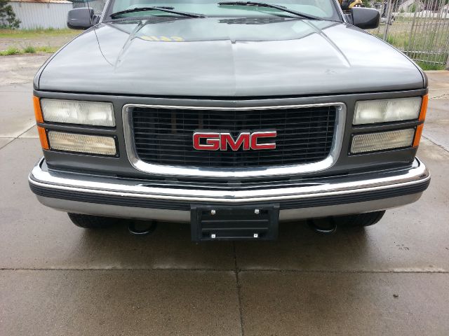 GMC Suburban 1999 photo 5