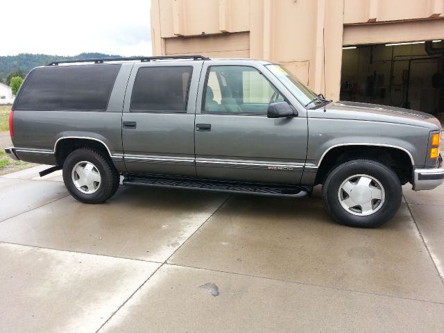 GMC Suburban 1999 photo 8