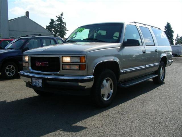 GMC Suburban 1999 photo 1