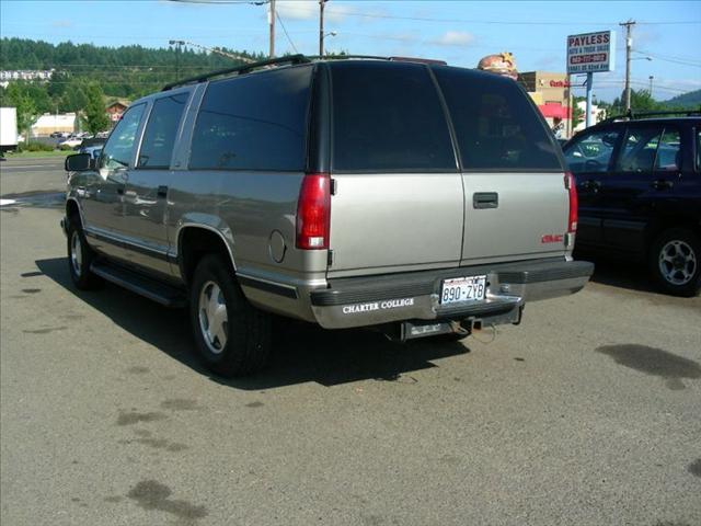 GMC Suburban 1999 photo 2