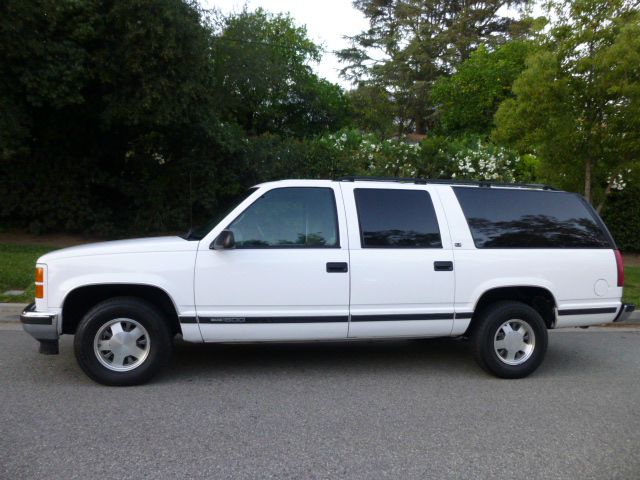 GMC Suburban 1999 photo 4