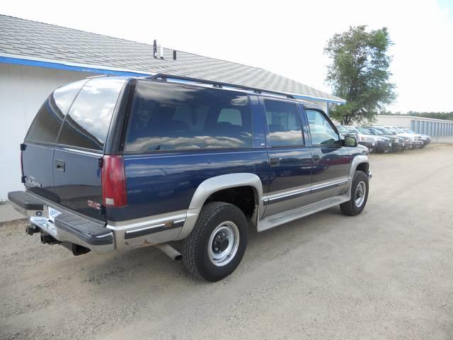 GMC Suburban 1999 photo 3