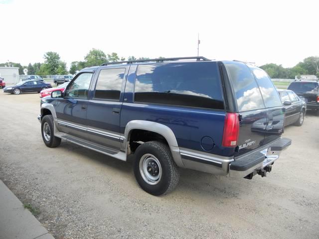 GMC Suburban 1999 photo 4