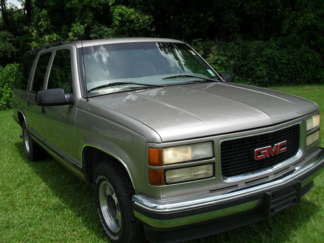 GMC Suburban 1999 photo 21