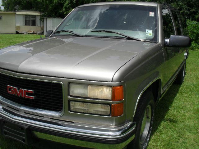 GMC Suburban 1999 photo 22