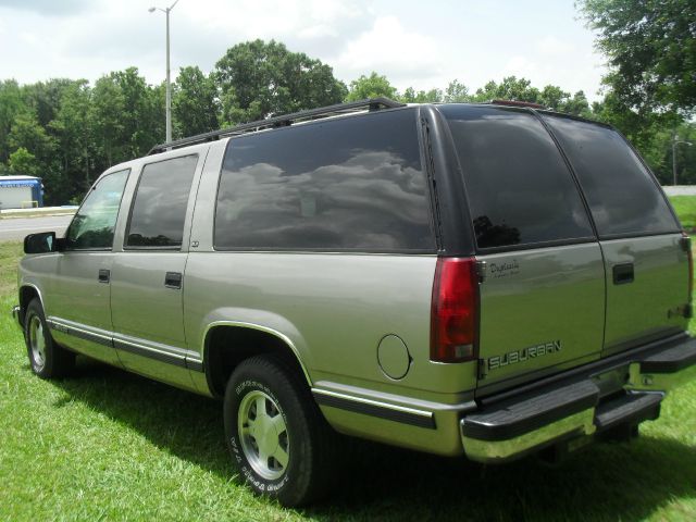 GMC Suburban 1999 photo 23