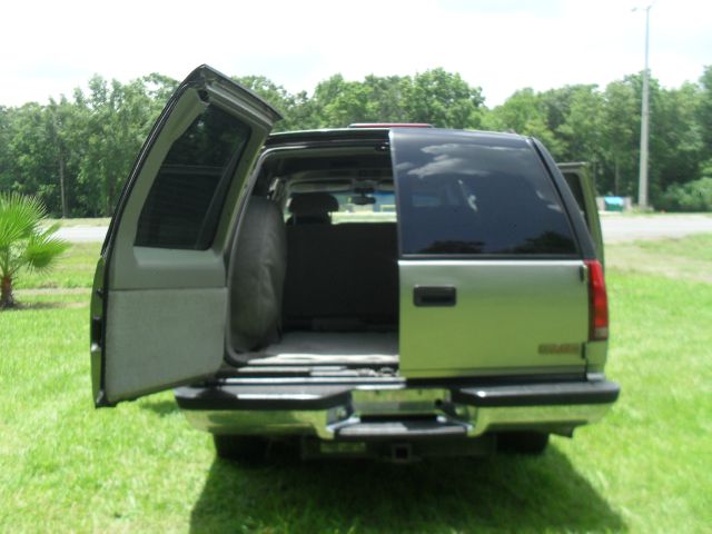 GMC Suburban 1999 photo 24