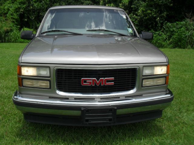 GMC Suburban 1999 photo 25