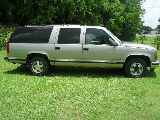 GMC Suburban 1999 photo 4