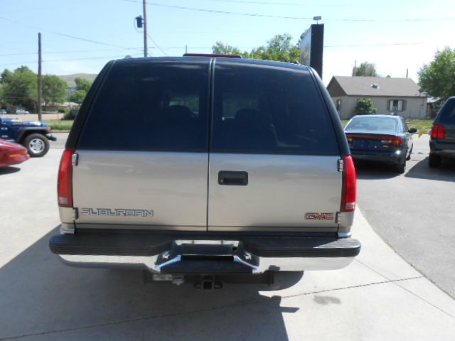 GMC Suburban 1999 photo 1