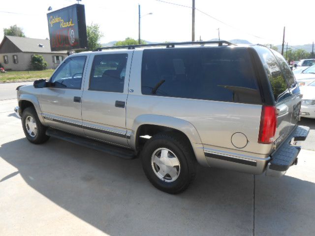 GMC Suburban 1999 photo 3