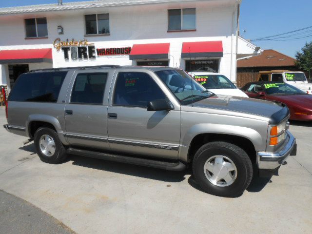 GMC Suburban 1999 photo 9