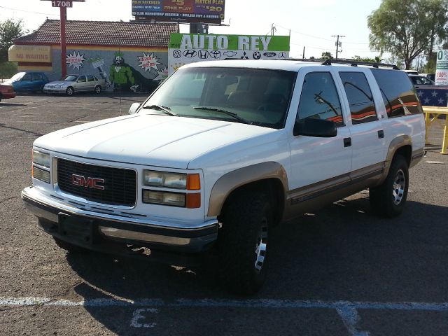 GMC Suburban 1999 photo 4