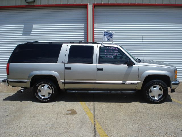 GMC Suburban 1999 photo 9