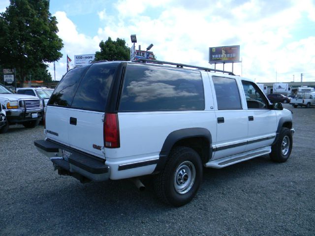 GMC Suburban 1999 photo 2