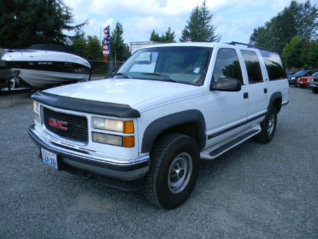 GMC Suburban 1999 photo 4