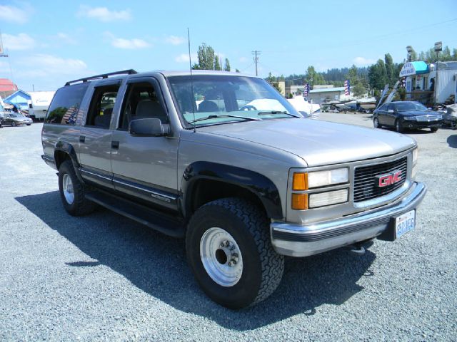 GMC Suburban 1999 photo 4