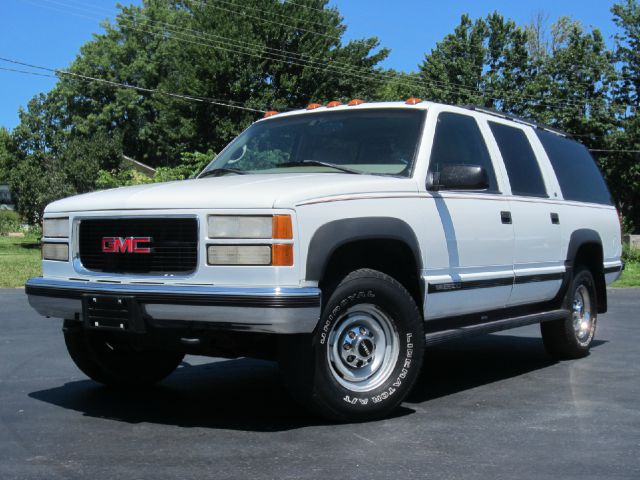 GMC Suburban 1999 photo 4