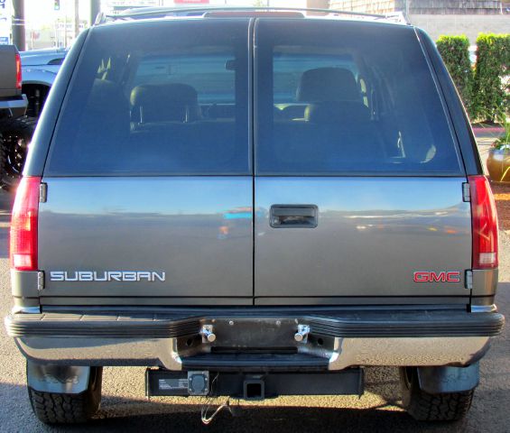 GMC Suburban 1999 photo 4