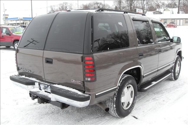 GMC Yukon 1998 photo 2