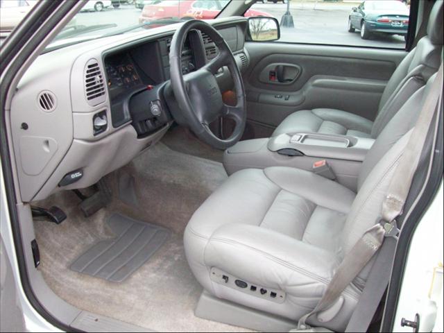 GMC Yukon 1998 photo 2