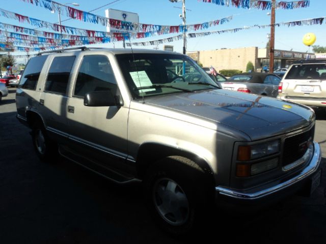 GMC Yukon 1999 photo 2