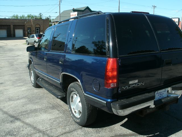 GMC Yukon 1999 photo 2