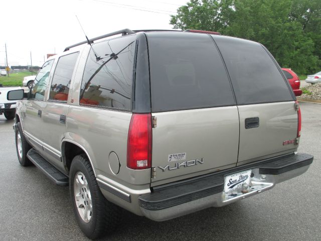 GMC Yukon 1999 photo 14