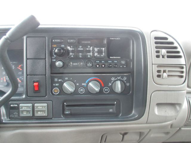 GMC Yukon 1999 photo 2