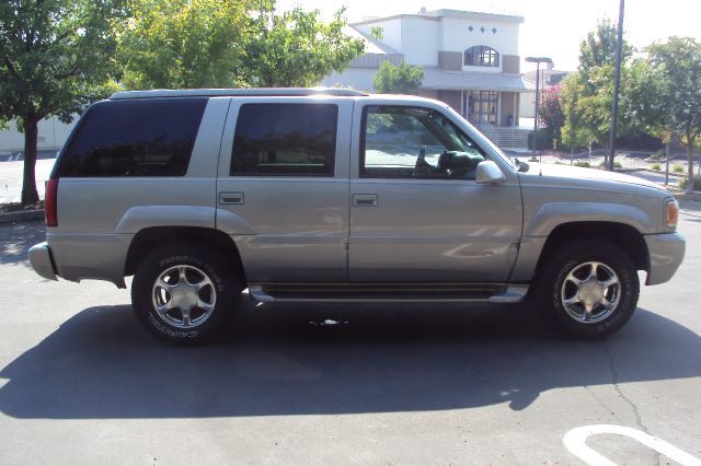 GMC Yukon 1999 photo 1