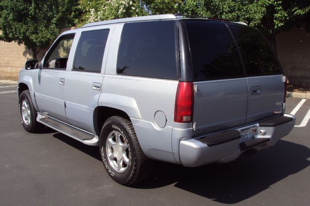 GMC Yukon 1999 photo 3