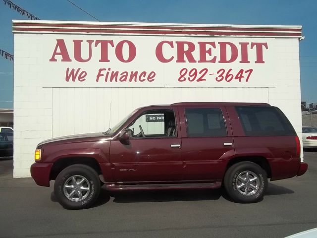 GMC Yukon 4x4 Crew Cab LE SUV